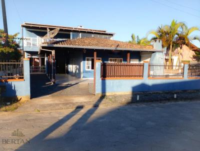 Casa para Venda, em S�o Francisco do Sul, bairro Ubatuba, 6 dormit�rios, 5 banheiros, 2 su�tes, 3 vagas